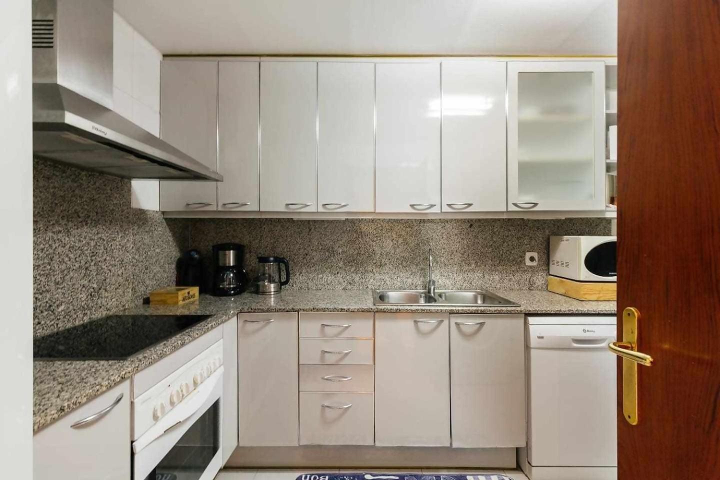 Comfortable 4 Rooms 2Bath W Balcony บาร์เซโลนา ภายนอก รูปภาพ
