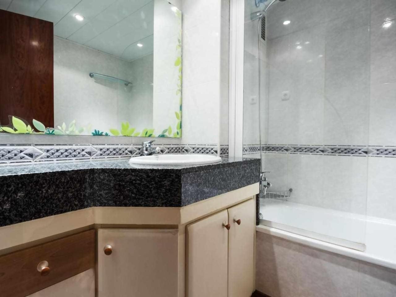 Comfortable 4 Rooms 2Bath W Balcony บาร์เซโลนา ภายนอก รูปภาพ