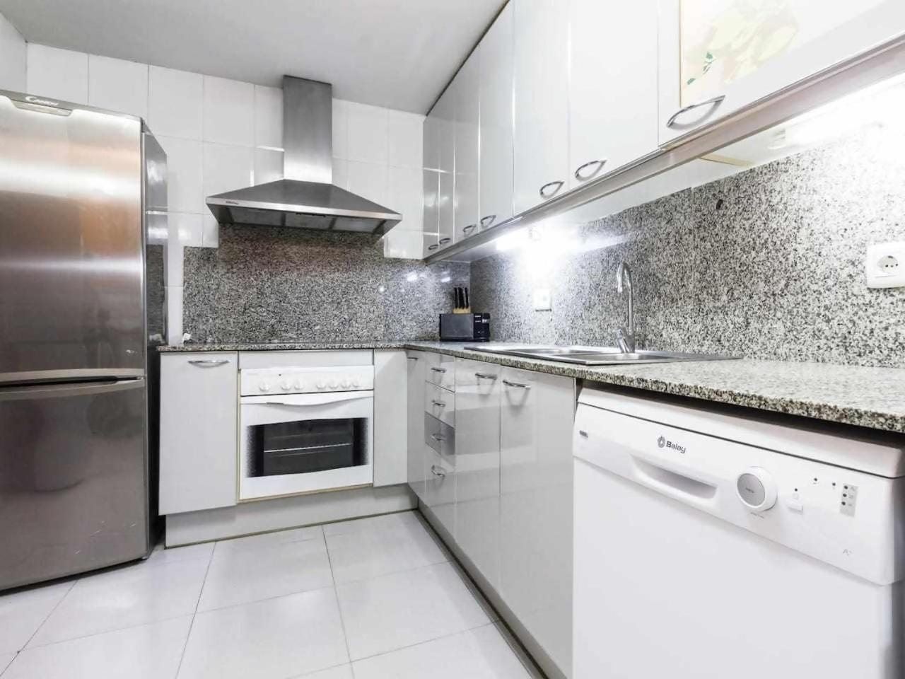 Comfortable 4 Rooms 2Bath W Balcony บาร์เซโลนา ภายนอก รูปภาพ