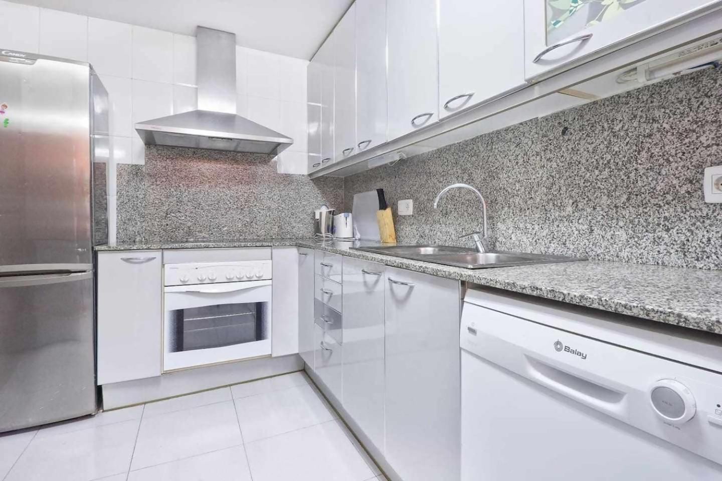 Comfortable 4 Rooms 2Bath W Balcony บาร์เซโลนา ภายนอก รูปภาพ